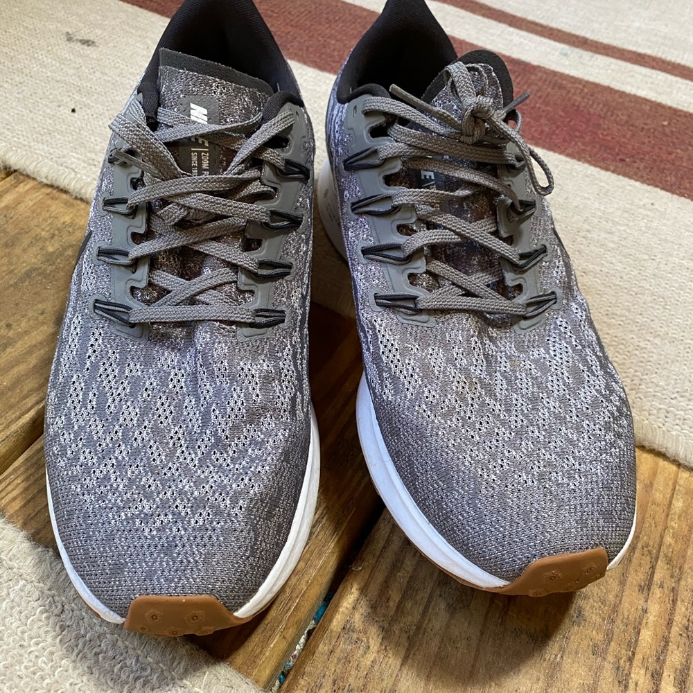 Nike Pegasus 36 size 10.5. Grey with gum soles